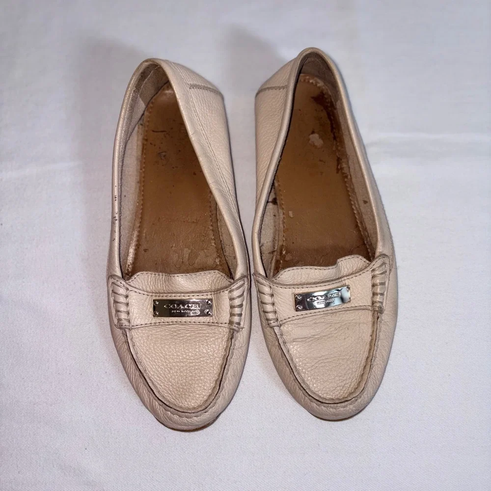 Coach Driving Loafers 37 Cream Fair Pebbled Leather Logo Plate Flats